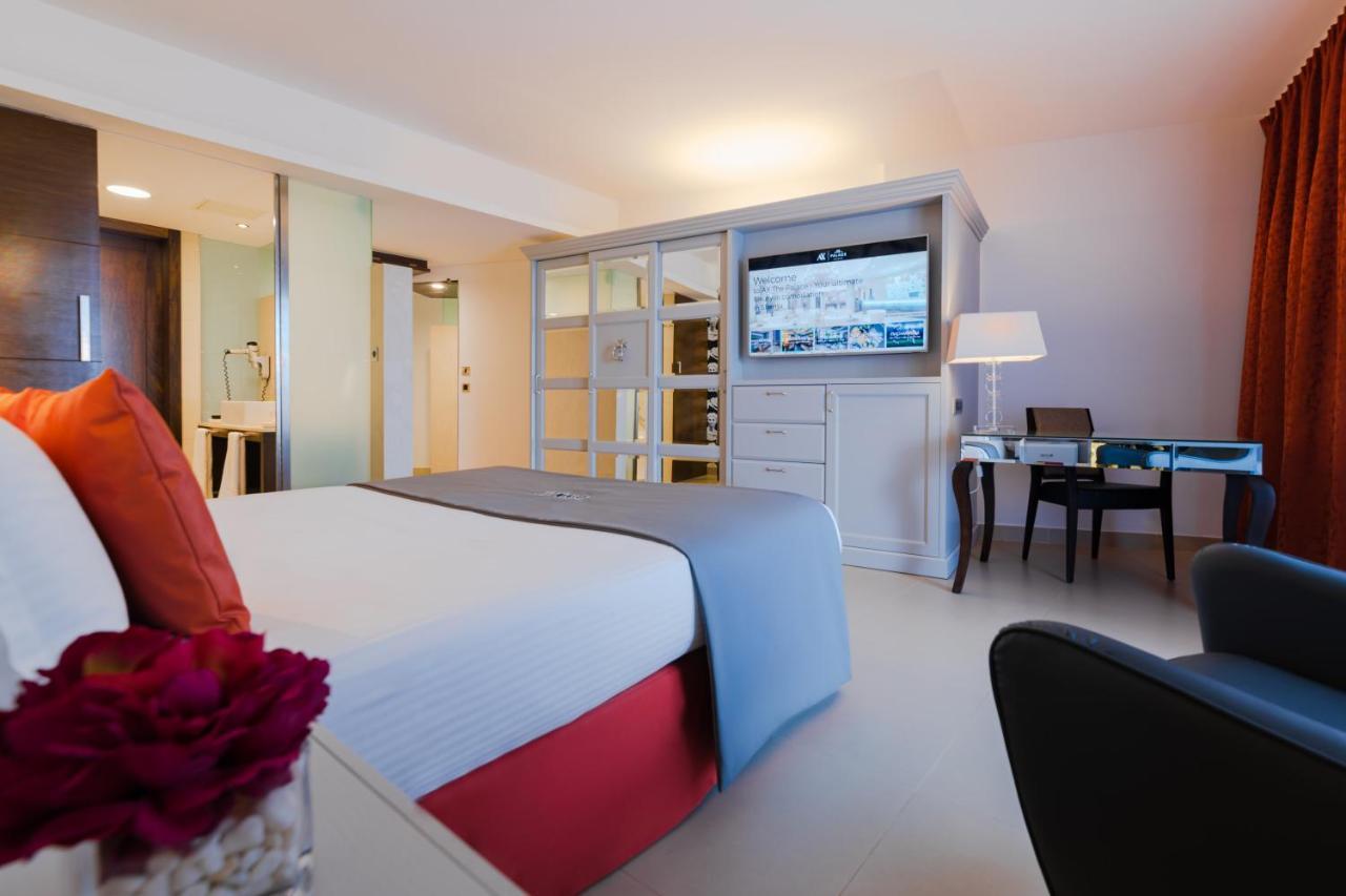 Ax The Palace 5*