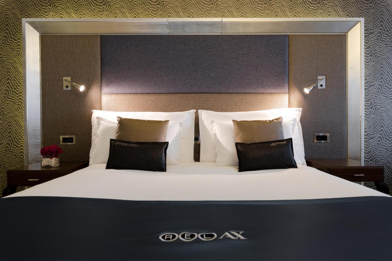 Ax The Palace 5*