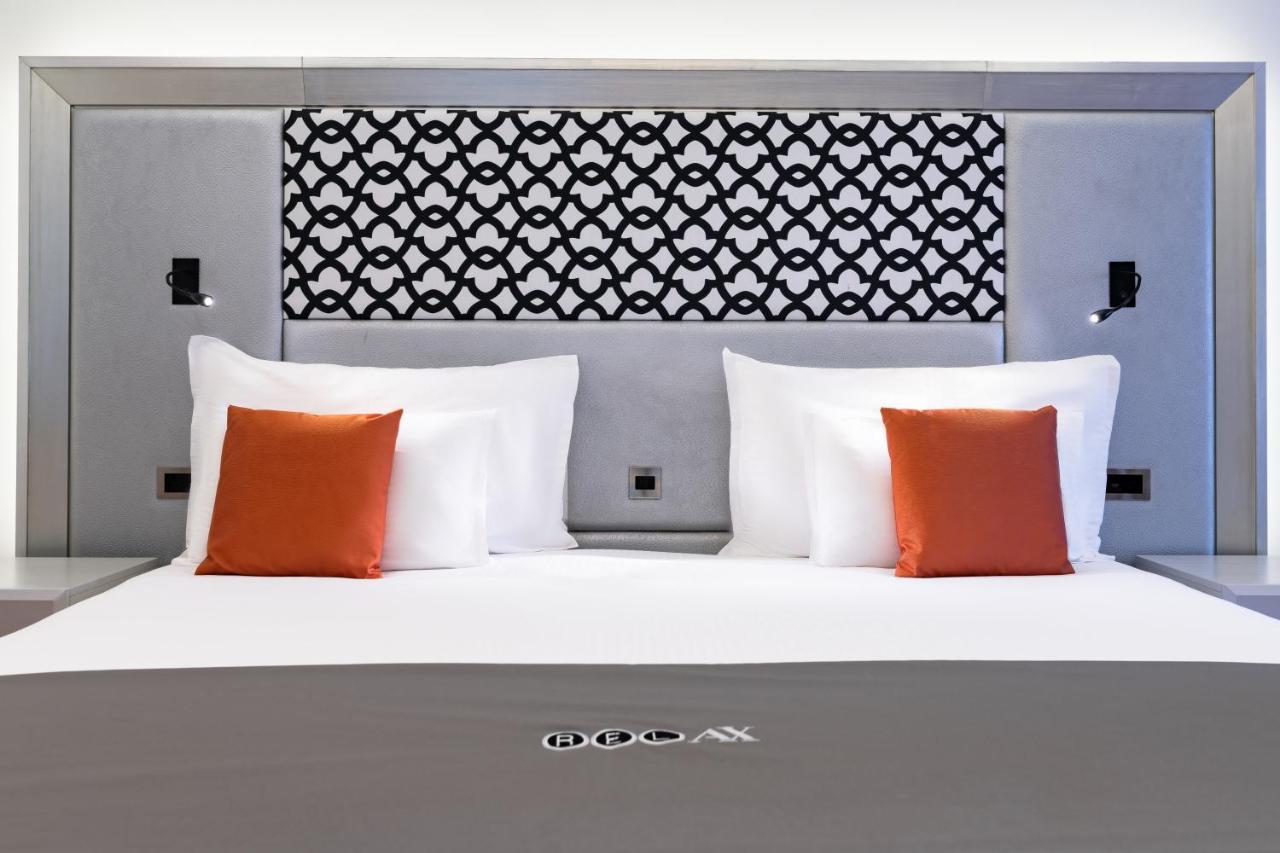 Ax The Palace 5*