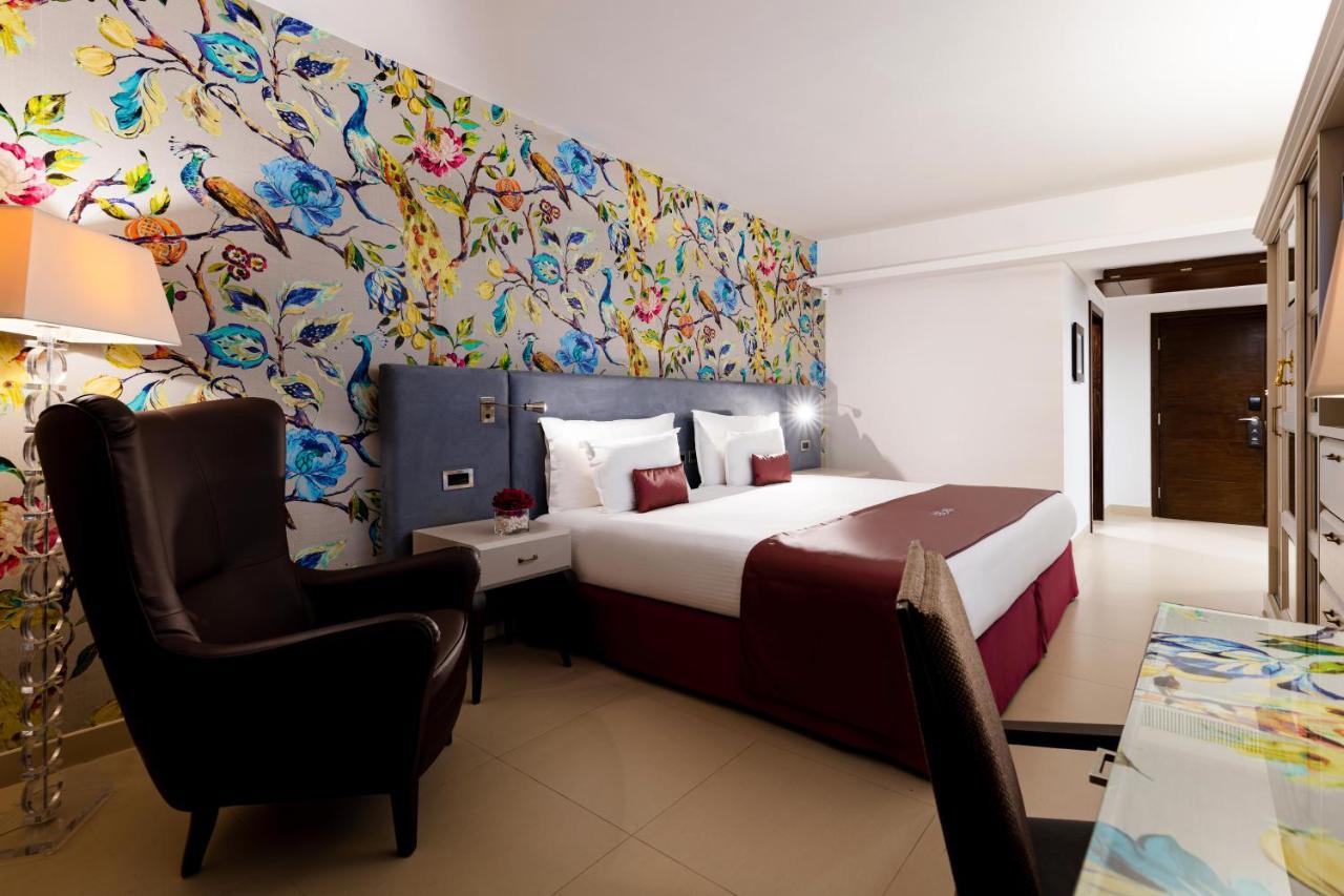 Ax The Palace Hotel